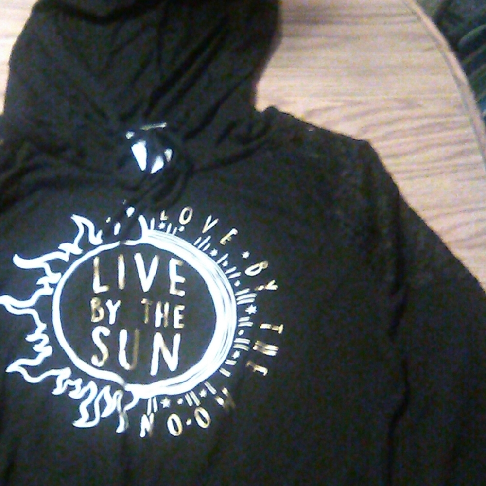 A junior XL thin sweatshirt with lace shoulders